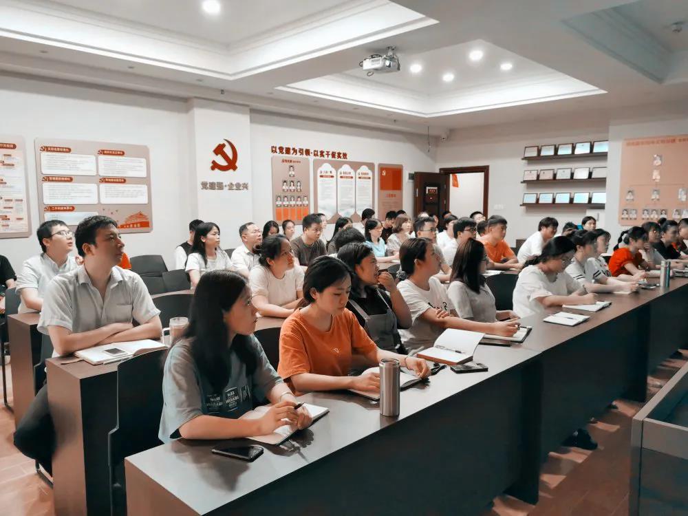 热烈庆祝建党99周年，爱游戏aPP官网入口官方版-爱游戏aiyouxi(中国)
组织全体骨干召开“不忘初心、牢记使命”主题教育活动